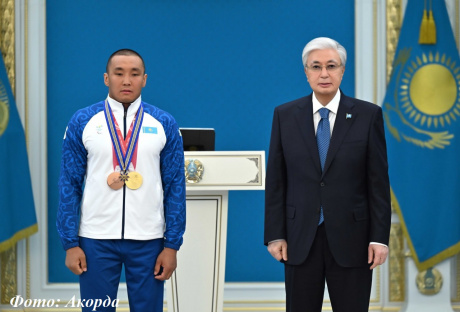 Президент Касым-Жомарт Токаев наградил Ербола Хамитова Президент Касым-Жомарт Токаев наградил Ербола Хамитова