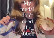 Медали разваливаются в руках у призёров Олимпиады Медали разваливаются в руках у призёров Олимпиады