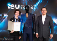 Михаил Шайдоров костюмін Олимпиада мұражайына тапсырды Михаил Шайдоров костюмін Олимпиада мұражайына тапсырды